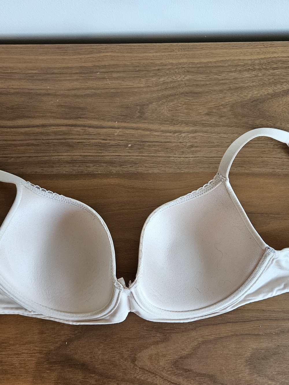 32SD Body By Victoria's Secret Lightly Padded T-Shirt Bra - Cream - Picture 4 of 4